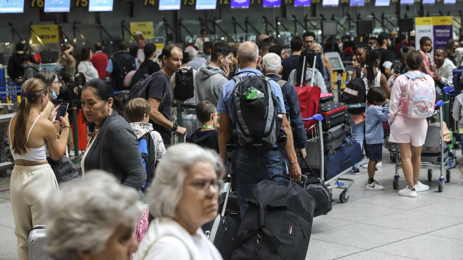 Passageiros nos aeroportos nacionais sobem 4,7% em 2025 para mais de 73 milhões