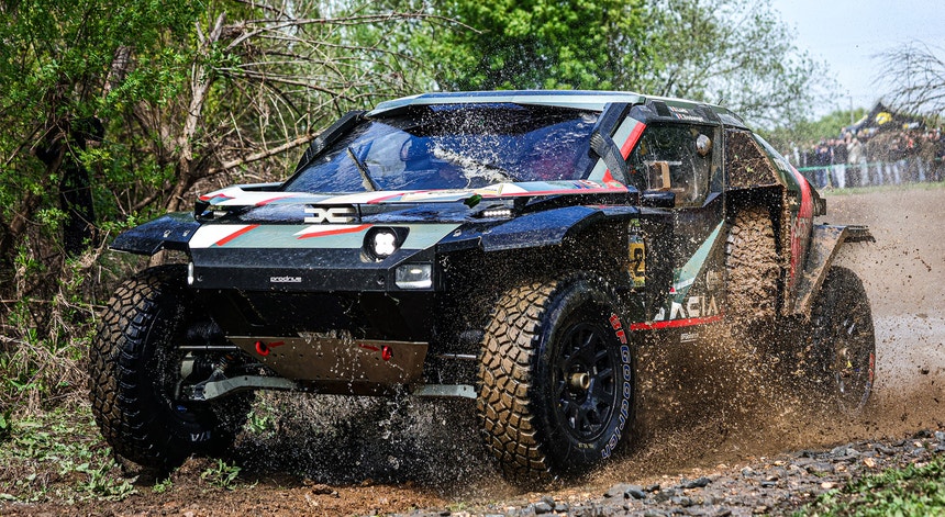 Imagem de Loeb triunfa no Rally Raid Portugal