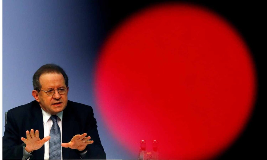 Imagem de Inteligência Artificial. Vítor Constâncio alerta para crise nas bolsas