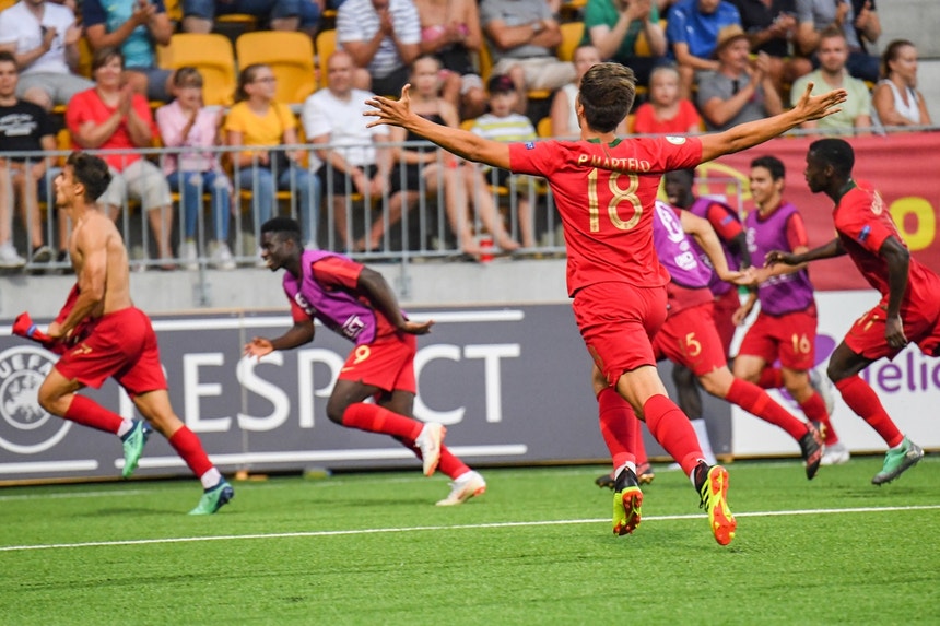 Entrada triunfante de Portugal no Europeu Sub-19 - Europeu Sub 19 - Jornal  Record