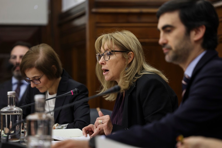 Imagem de Lei laboral. Ministra ainda acredita em acordo com UGT mas tem plano B à direita