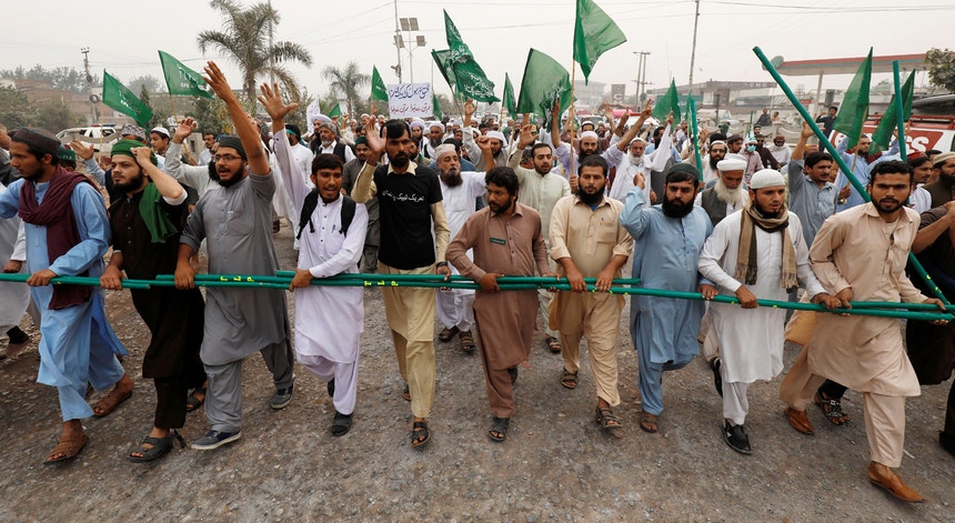 Manifestações em Lahore contra a libertação de Asia Bibi
