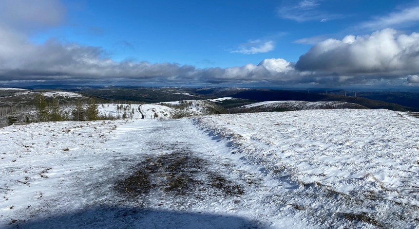 Imagem de Nevão no primeiro dia de inverno pintou de branco várias localidades do país