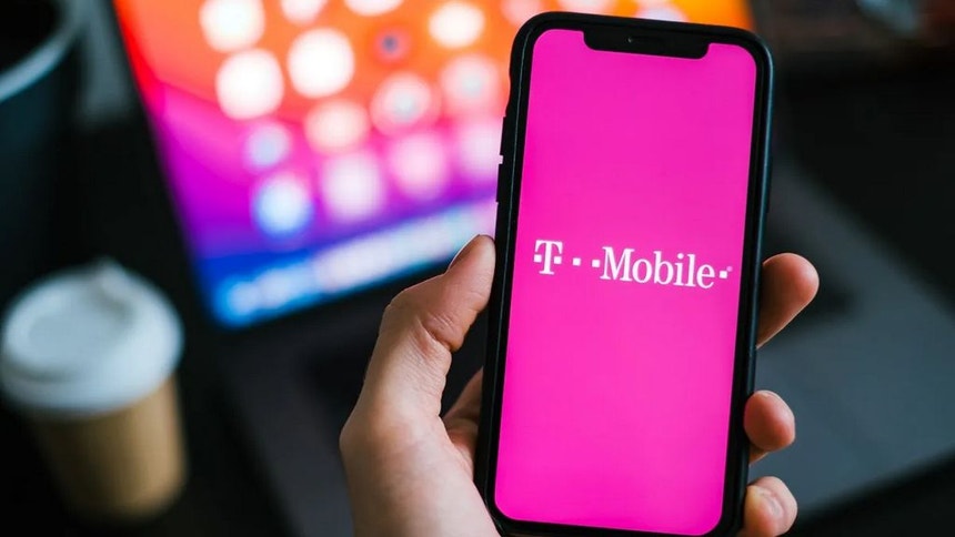 Piratas informáticos roubam dados de 40 milhões de clientes da operadora T-Mobile
