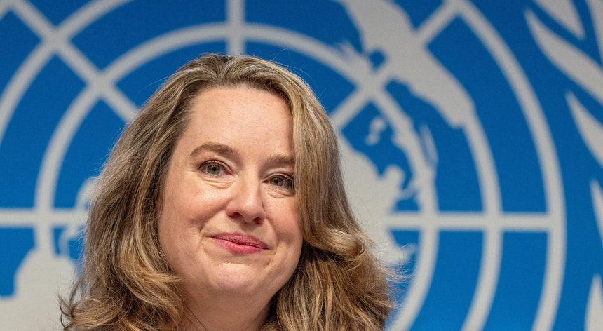 Amy Pope, a nova diretora-geral da Organização Internacional para as Migrações (OIM), numa conferência de imprensa em Genebra, Suíça, a 2 de outubro de 2023
