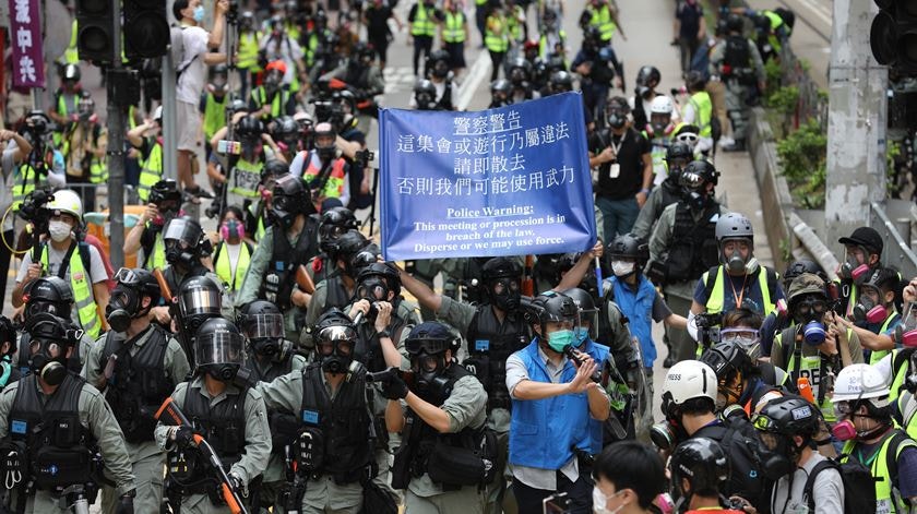 A lei de segurança nacional de Hong Kong tem motivado protestos gigantescos
