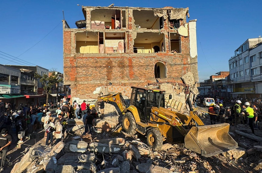 Socorristas percorrem escombros. Confirmados mais de 160 mortos após sismo na Colômbia