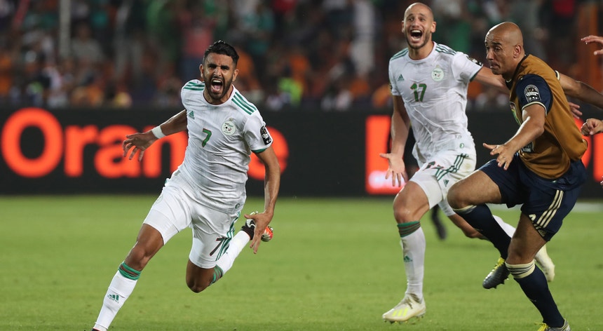 Mahrez (à esquerda na foto) colocou a Argélia na final da CAN2019

