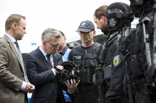 O ministro alem&atilde;o da Administra&ccedil;&atilde;o Interna, Thomas de Maiziere, reuniu-se com as chefias de seguran&ccedil;a e da cidade de Hamburgo dias antes da cimeira do G20 Foto: Reuters
