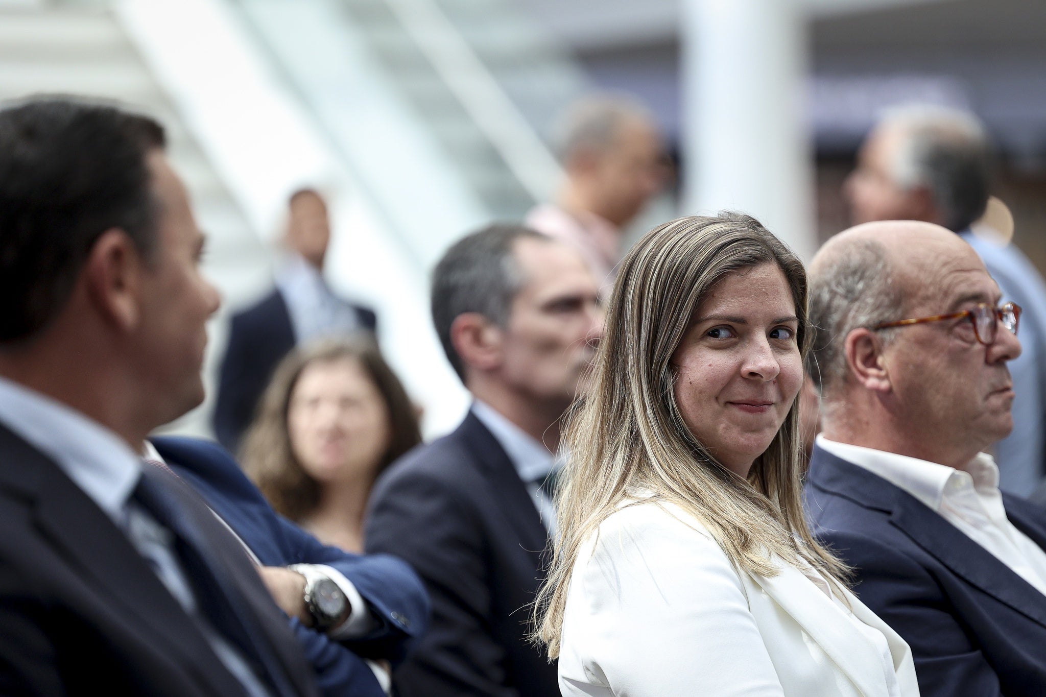 Minister meets with artists in New York and reminds them that the State does not forget them