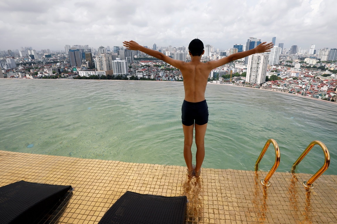  Piscina folheada a ouro | Nguyen Huy Klam - Reuters 