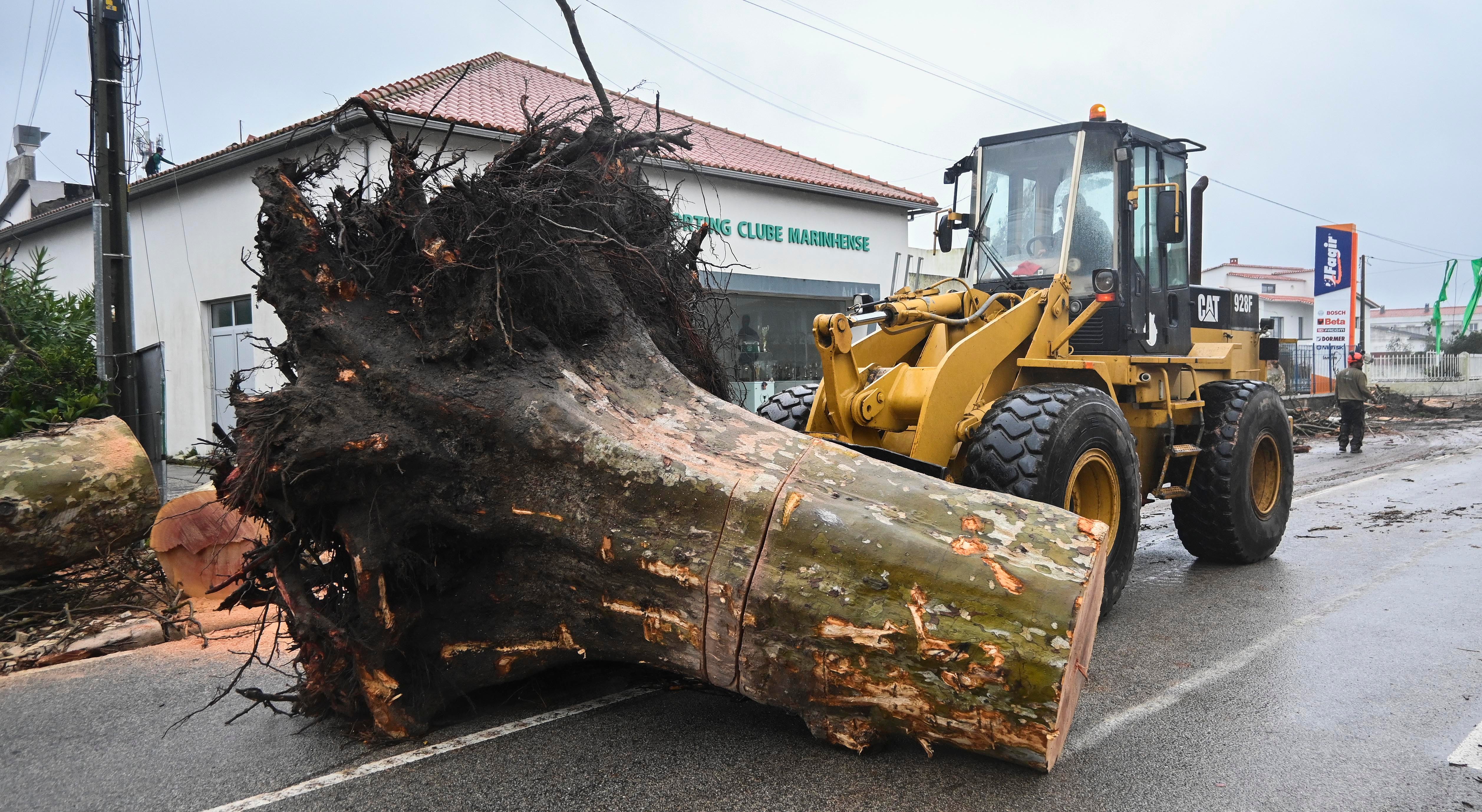 A resposta aos danos da depress�o Kristin e a evolu��o do estado do tempo