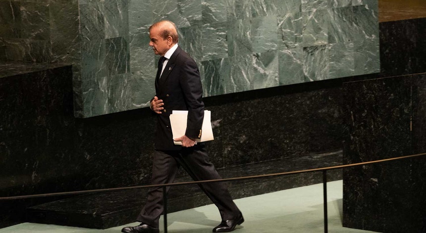 O primeiro-ministro do Paquistão após o discurso perante a Assembleia Geral das Nações Unidas. 
