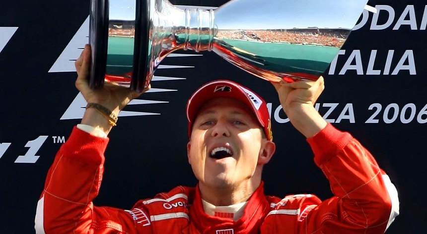 Schumacher a celebrar uma vitória no Grande Prémio de Monza
