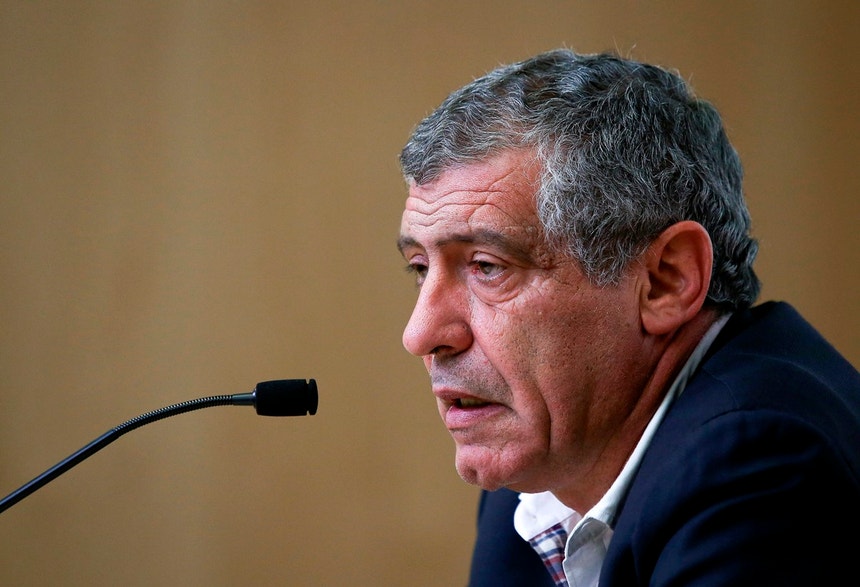 Fernando Santos considera futebol atividade única para ...