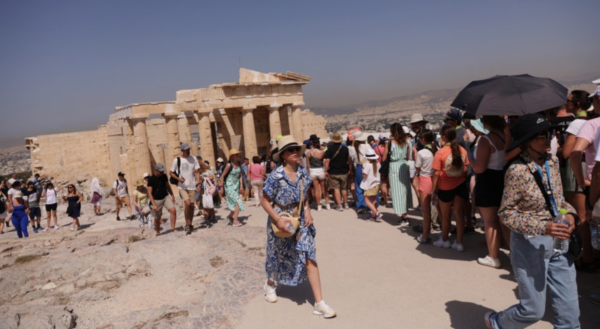 Ola de calor.  Las altas temperaturas cierran la Acrópolis de Atenas