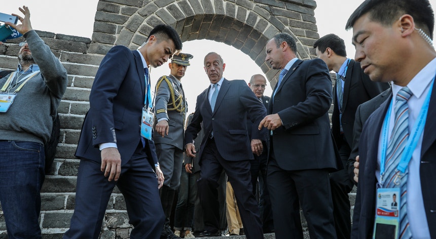 À chegada à China, Marcelo Rebelo de Sousa recordou a visita do Presidente chinês, Xi Jinping, a Portugal, em dezembro do ano passado
