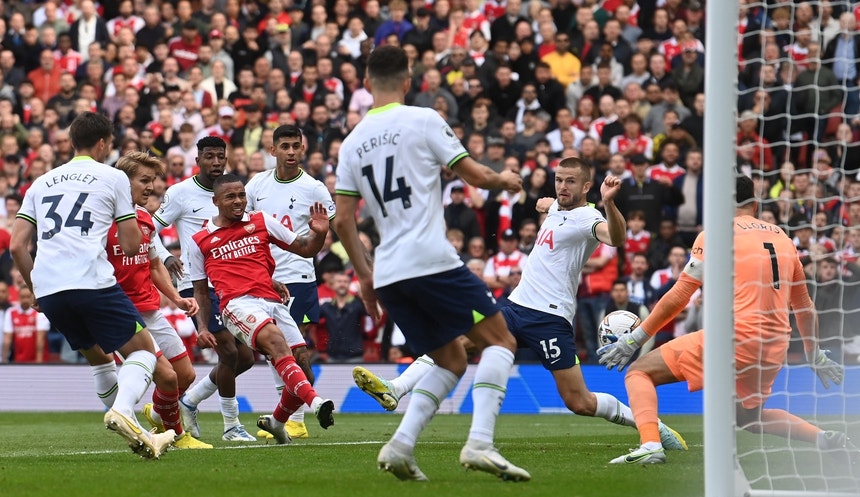 Em jogo frenético, Tottenham perde para o Manchester City, mas