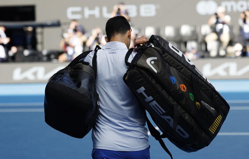 Novak Djokovic fez as malas e partiu
