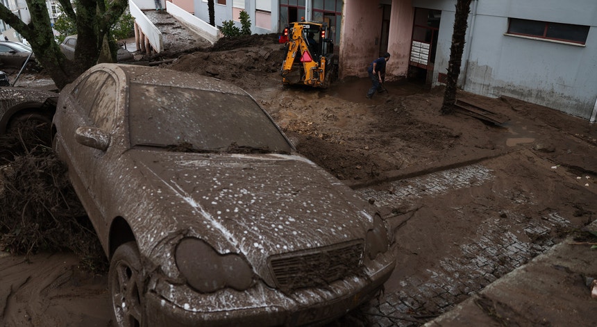 Portalegre. Várias ruas cobertas de lama