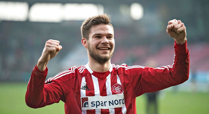 O jovem avançado troca o futebol dinamarquês pelo Sporting
