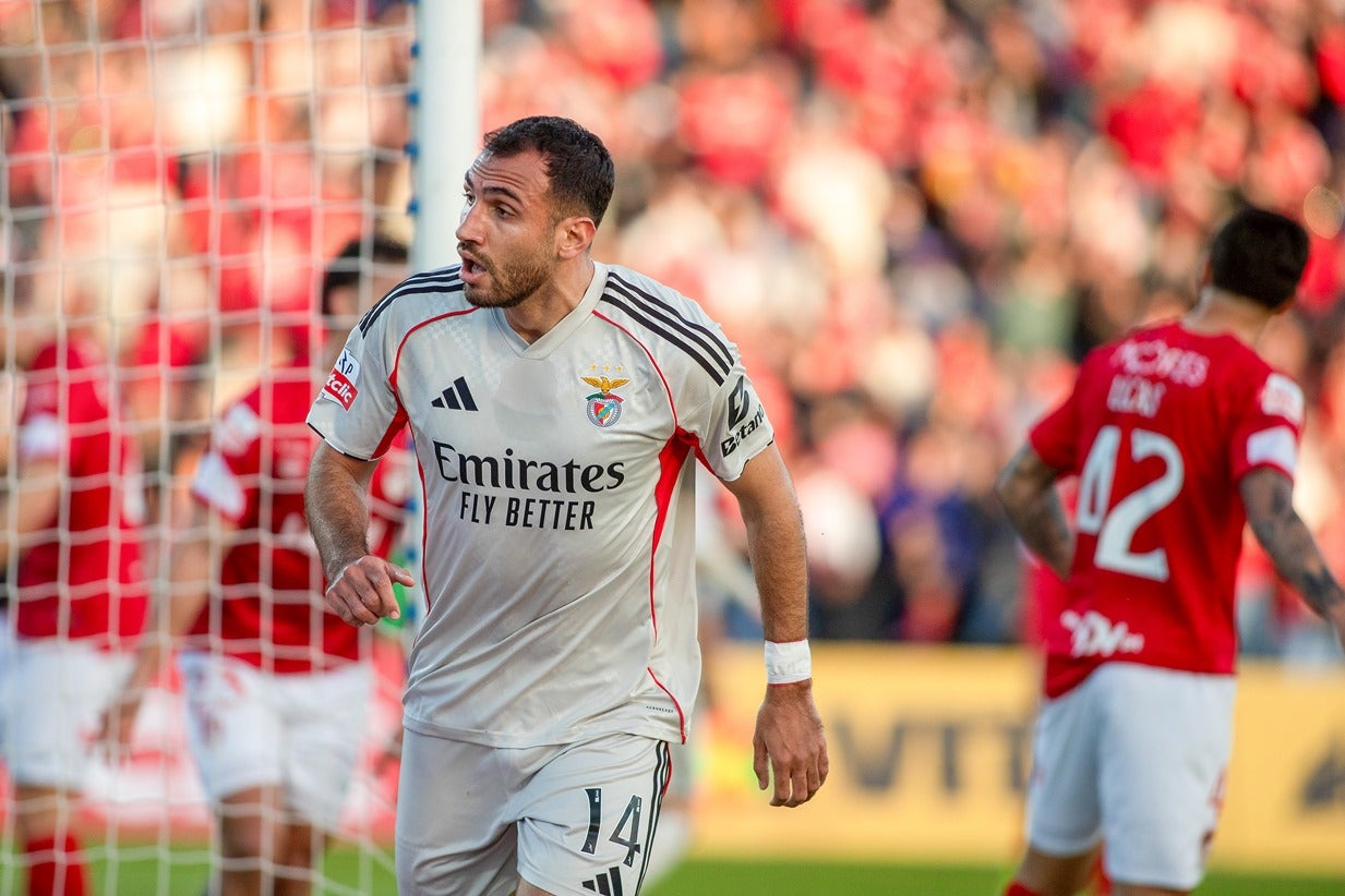 Benfica vence no difícil relvado do Santa Clara