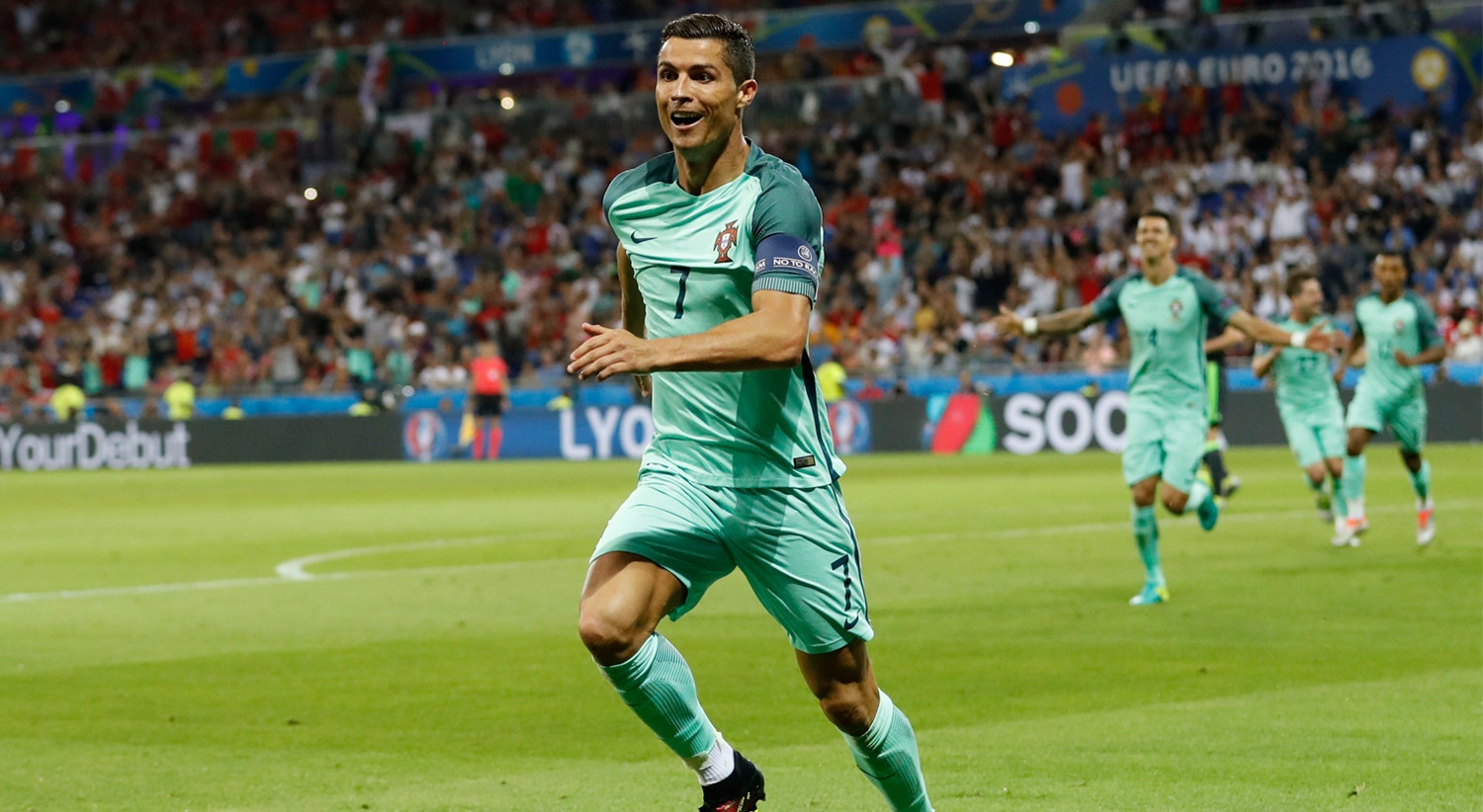  Carl Recine - Reuters 