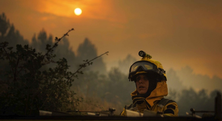 Imagem de Incêndio de Valpaços. Aldeia em Mirandela evacuada devido à aproximação das chamas