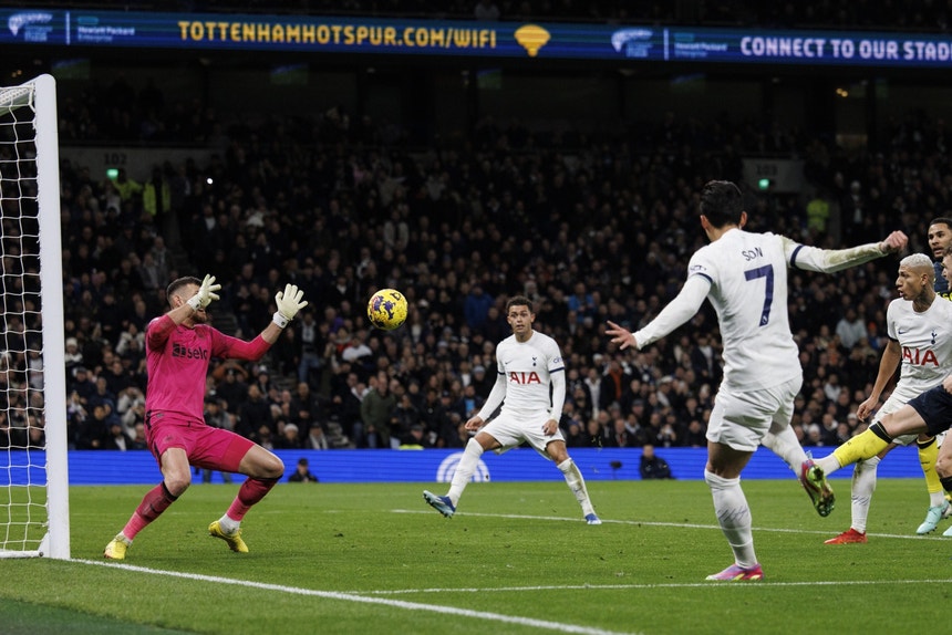 Son Heung-Min esteve em destaque na vitória dos "spurs"
