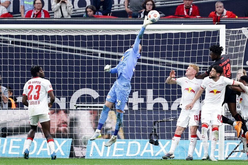 Imagem de Bayer Leverkusen goleia Leipzig e reacende luta pelo terceiro lugar