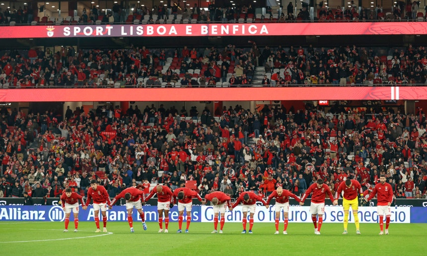 A equipa do Benfica regressa à Luz 
