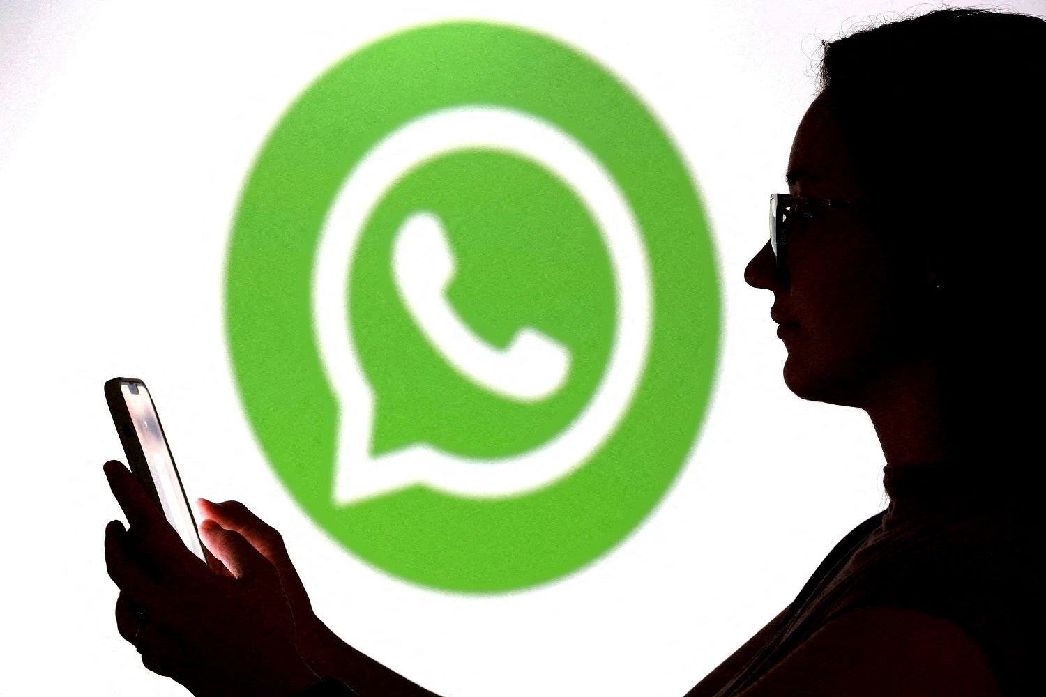Bruxelas quer medidas cautelares para WhatsApp não excluir outros fornecedores de IA