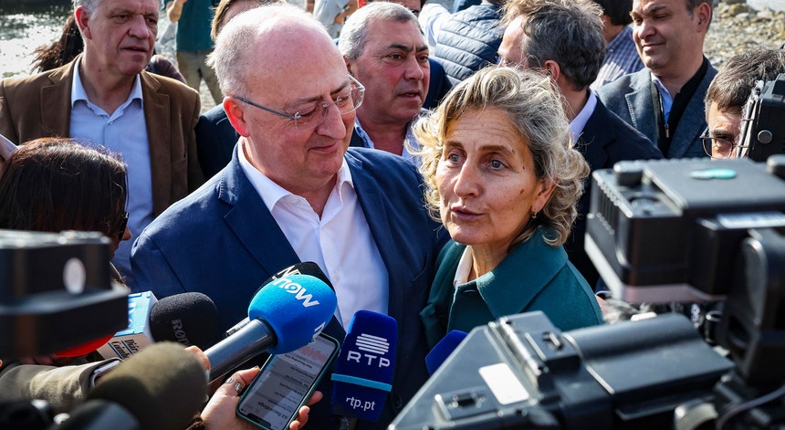 Imagem de Autarca de Coimbra repreende ministro da Agricultura