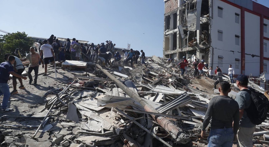 Sismo de 7,4 na Colômbia faz mais de 50 mortos