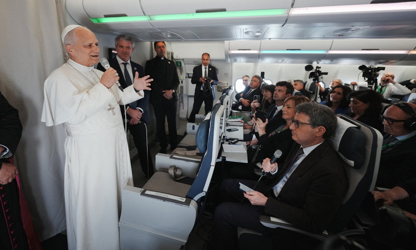 Leão XIV pede que migrantes sejam tratados como seres humanos