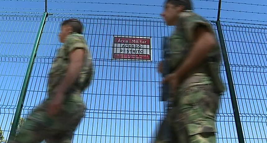Militar que sofreu queda em curso de paraquedismo morreu
