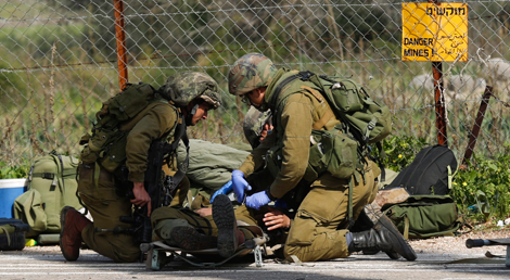 Soldado israelita ferido em ataque de Hezbollah nos Montes Golan (Foto: EPA)