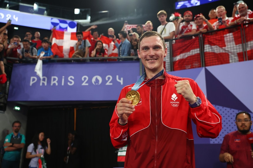 Dinamarquês Viktor Axelsen conquistou o ouro 
