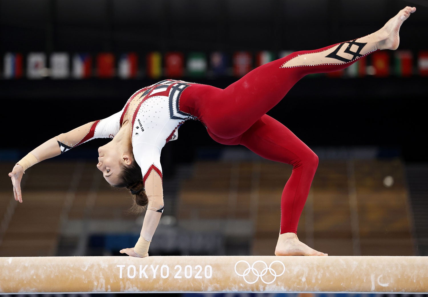 A ginasta alem&atilde; Pauline Schaefer-Betz  na trave durante os Jogos Ol&iacute;mpicos T&oacute;quio2020, dia 25 de julho de 2021 - EPA