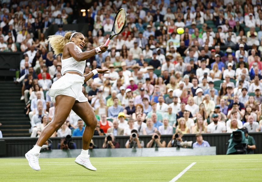 Wimbledon. Serena Williams desiste de pares devido a uma lesão no joelho