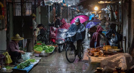 Mercado em Guangdong. O envelhecimento da popula&ccedil;&atilde;ocome&ccedil;a a tornar-se preocupante na China