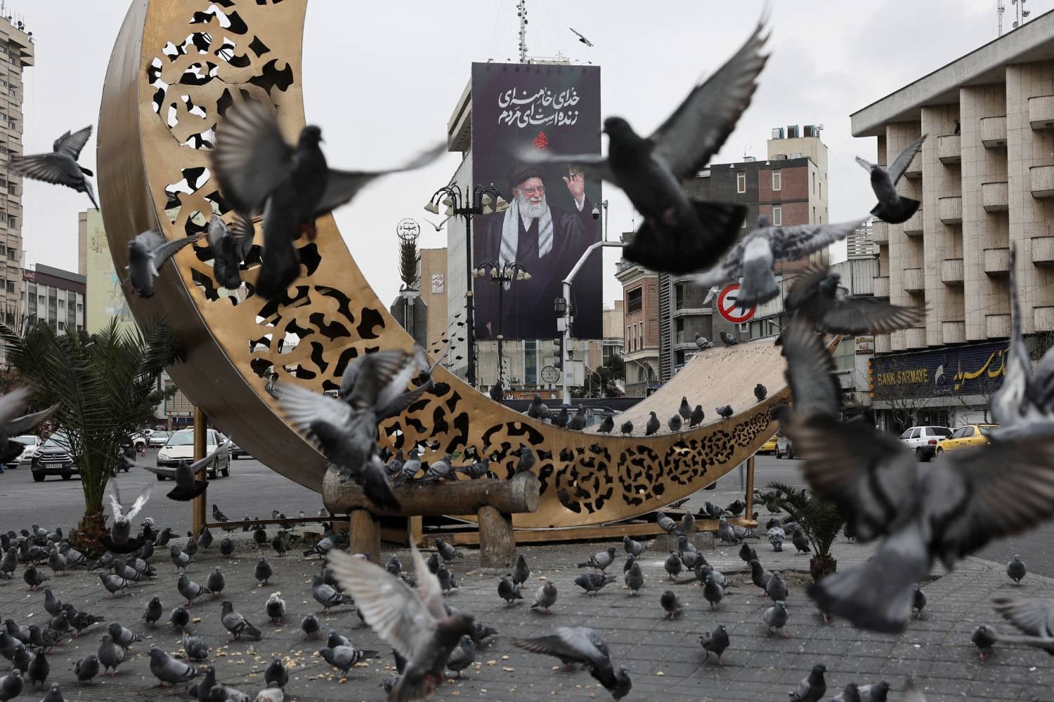 Pentágono garante que Estados Unidos "estão a ganhar". Teerão desvaloriza "ameaças vazias"