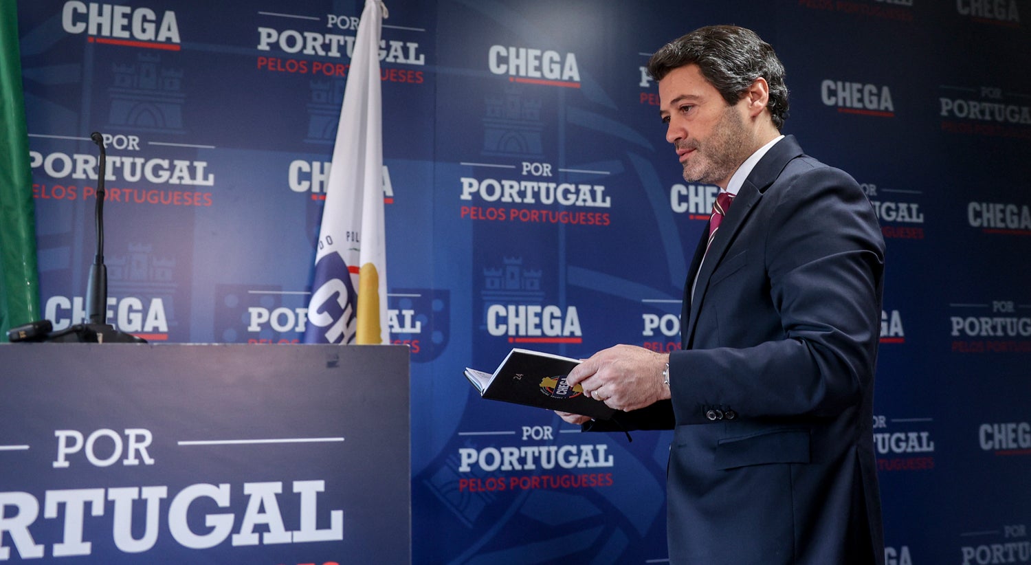 Order to remove posters. Ventura appeals to the Constitutional Court