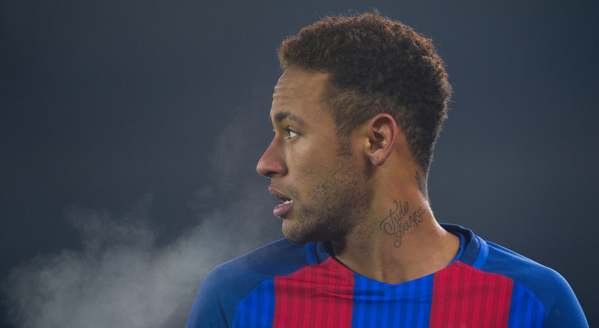 A transferência de Neymar para o FC Barcelona continua a causar muita polémica em Espanha
