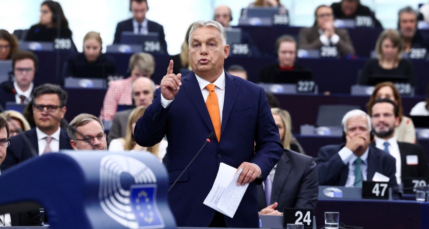 No final do discurso de Viktor Orbán, uma parte do hemiciclo do Parlamento Europeu cantou a canção anti-fascista Bella Ciao, antes de ser interrompida pela presidente do Parlamento Europeu, Roberta Metsola, que disse "Isto não é a Eurovisão". 
