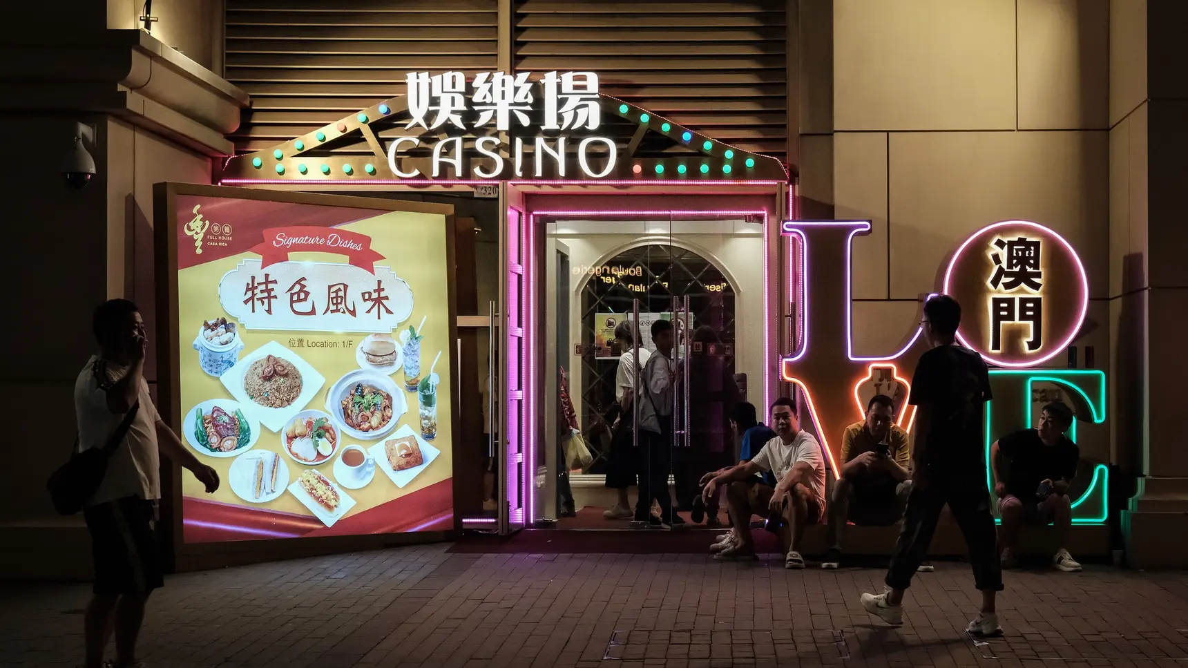 Catorze seguranças de casino detidos em Macau por chantagem e coação