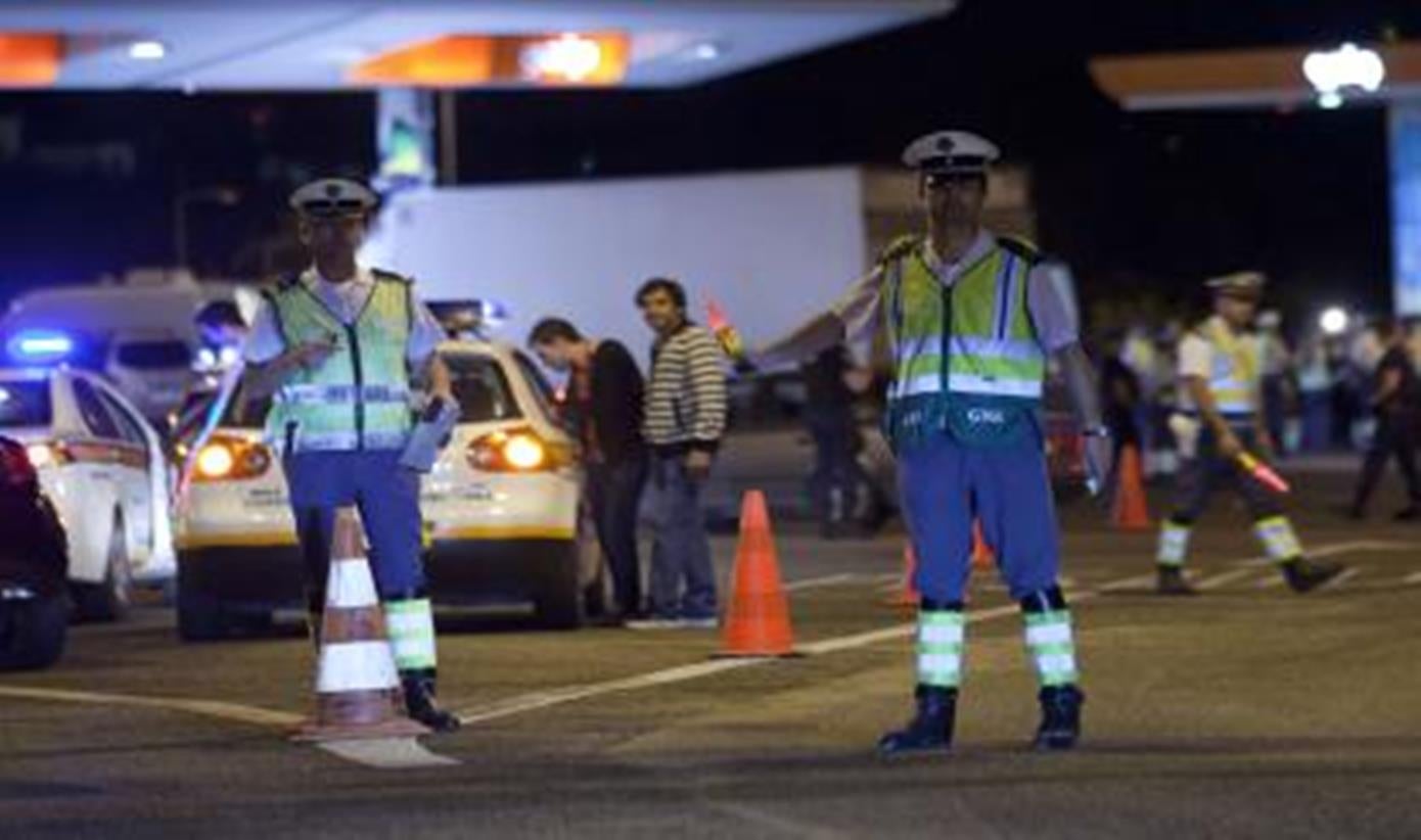 GNR na estrada fiscaliza quem n�o circula na faixa mais � direita