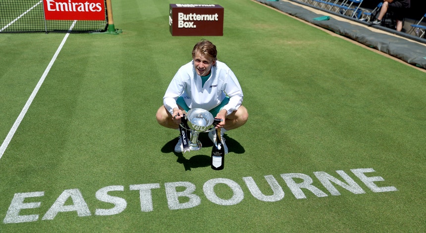 Imagem de Zizou Bergs conquista torneio de Eastbourne