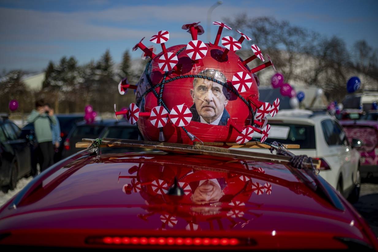  Republica Checa. Protesto em forma de corso com imagem do primeiro ministro Andrej Babis representando o virus | Martin Divisek - EPA 