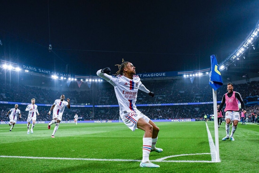 O Lyon surpreendeu o PSG em pleno Parque dos Príncipes 
